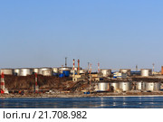 Нефтеналивная база в порту Ванино (2016 год). Стоковое фото, фотограф Василий Князев / Фотобанк Лори