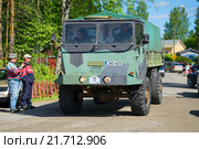 Военный финский грузовик "Sisu" на параде олдтаймеров в Керимяки. Финляндия (2015 год). Редакционное фото, фотограф Виктор Карасев / Фотобанк Лори