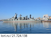 Флагман тихоокеанского флота гвардейский ракетный крейсер "Варяг" в порту Владивостока (2015 год). Редакционное фото, фотограф Овчинникова Ирина / Фотобанк Лори