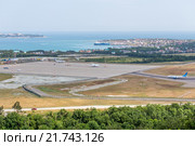 Панорама аэропорта в Геленджике (2015 год). Редакционное фото, фотограф Алексей Шматков / Фотобанк Лори