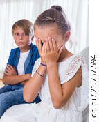 Quarrel between brother and small sister. Стоковое фото, фотограф Яков Филимонов / Фотобанк Лори
