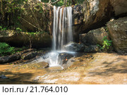 Водопад Kbal Spean. Камбоджа (2015 год). Стоковое фото, фотограф Юлия Белоусова / Фотобанк Лори