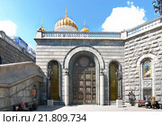 Город Москва. Цокольный уровень Храма Христа Спасителя. Вход в зал Церковных Соборов (2015 год). Редакционное фото, фотограф Зобков Юрий / Фотобанк Лори