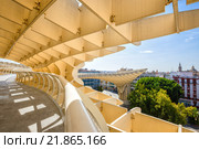 Архитектурные элементы Metropol Parasol in Plaza de la Encarnacion, Испания (2015 год). Стоковое фото, фотограф Ирина Мойсеева / Фотобанк Лори