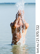 Young men in the lake. Стоковое фото, фотограф Arpad Radoczy / PantherMedia / Фотобанк Лори