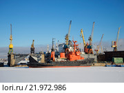 Морской спасательный буксир "Зея" на Канонерский судоремонтном заводе. Санкт-Петербург (2016 год). Редакционное фото, фотограф Виктор Карасев / Фотобанк Лори