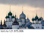 Зимний вид на древний кремль в городе Ростов Великий. Город входит в туристический маршрут "Золотое кольцо России" (2016 год). Редакционное фото, фотограф Николай Винокуров / Фотобанк Лори