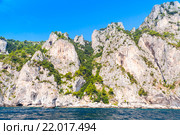 Прибрежный пейзаж. Скалы острова Капри (2015 год). Стоковое фото, фотограф EugeneSergeev / Фотобанк Лори