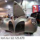Редкий автомобиль Lincoln Zephyr Custom Coupe на выставочной экспозиции XXV Олдтаймер-Галереи И. Сорокина в Сокольниках, Москва (2016 год). Редакционное фото, фотограф Алексей Гусев / Фотобанк Лори
