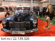 Cadillac Series 62 Convertible Coupe на выставочной экспозиции XXV Олдтаймер-Галереи И. Сорокина в Сокольниках, Москва (2016 год). Редакционное фото, фотограф Алексей Гусев / Фотобанк Лори