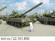 Международный военно-технический форум "Армия-2015", Кубинка, военно-патриотический парк "Патриот". Т-80У-Е1 модернизированный основной боевой танк СССР. Редакционное фото, фотограф Игорь Долгов / Фотобанк Лори
