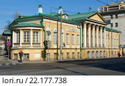 Усадьба Муравьёвых-Апостолов на улице Старой Басманной 23/9, стр. 1 (2015 год). Редакционное фото, фотограф Алексей Голованов / Фотобанк Лори