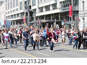 Москва, 9 мая 2015 года. Участники народно-патриотической акции "Бессмертный полк" с флагами и портретами фронтовиков на Тверской улице. Редакционное фото, фотограф Илюхина Наталья / Фотобанк Лори