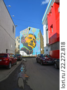 Moscow, Russia - March 14, 2016. Graffiti on facade of residential building at street Mashkov. Редакционная иллюстрация, иллюстратор Володина Ольга / Фотобанк Лори