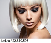 The girl's face closeup with long black lashes. fashion makeup. Стоковое фото, фотограф Валуа Виталий / Фотобанк Лори