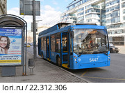 Moscow, Russia - March 14, 2016. Trolleybus on Garden Ring. Редакционная иллюстрация, иллюстратор Володина Ольга / Фотобанк Лори