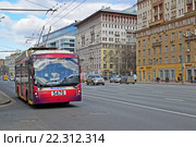 Moscow, Russia - March 14, 2016. Trolleybus on Garden Ring. Редакционная иллюстрация, иллюстратор Володина Ольга / Фотобанк Лори