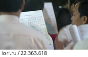 Gospel church choir singing peaceful songs at Easter mass (2016 год). Редакционное видео, видеограф Александр Подшивалов / Фотобанк Лори
