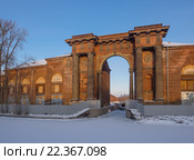 Санкт-Петербург зимой. Новая Голландия, Арка Новой Голландии на замёрзшей реке Мойке (2016 год). Редакционное фото, фотограф Горшков Игорь / Фотобанк Лори