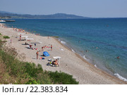 Берег Чёрного моря в Абхазии (2015 год). Редакционное фото, фотограф Наталья Краснобаева / Фотобанк Лори