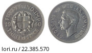 Монета 3 пенса 1940 года, изолировано на белом фоне, Великобритания. Стоковое фото, фотограф Ростислав Агеев / Фотобанк Лори