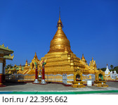 Золотая пагода в храме Kuthodaw в Мандалай (2016 год). Стоковое фото, фотограф Михаил Коханчиков / Фотобанк Лори
