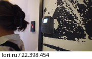 A woman swipes a key card on a secure door and enters the room. Стоковое видео, видеограф Александр Подшивалов / Фотобанк Лори