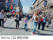 Акция "Бессмертный полк" в Москве в День Победы 9 мая 2015. Участники акции на Тверской улице в районе Пушкинской площади. Редакционное фото, фотограф Pukhov K / Фотобанк Лори