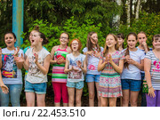 Дети на линейке (2015 год). Редакционное фото, фотограф Юрий Викулин / Фотобанк Лори