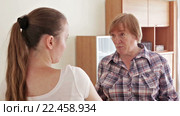 Mother and adult daughter after quarrel. Стоковое видео, видеограф Яков Филимонов / Фотобанк Лори