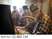 Празднование 500-летия со дня преставления святителя Серапиона в храме Покрова Пресвятой Богородицы, город Балашиха (2016 год). Редакционное фото, фотограф Дмитрий Неумоин / Фотобанк Лори