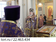 Епископ Балашихинский Николая произносит речь в храме Покрова Пресвятой Богородицы (2016 год). Редакционное фото, фотограф Дмитрий Неумоин / Фотобанк Лори