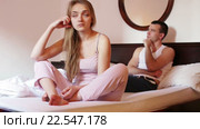 Two young partners having domestic quarrel in bedroom. Стоковое видео, видеограф Яков Филимонов / Фотобанк Лори