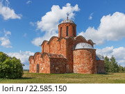 Церковь Спаса на Ковалеве на окраине Великого Новгорода в летний день (2015 год). Стоковое фото, фотограф Горшков Игорь / Фотобанк Лори