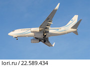 Самолет Boeing 737-76N (RA-73004) авиакомпании Газпромавиа перед посадкой в аэропорту Пулково (2016 год). Редакционное фото, фотограф Виктор Карасев / Фотобанк Лори
