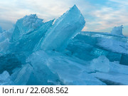 Огромные глыбы льда. Стоковое фото, фотограф Юлия Машкова / Фотобанк Лори