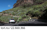 Поворот на горном серпантине. Дорога из Сантьяго дель Тейде (Santiago del Teide) в деревню Маска (Masca). Тенерифе, Канарские острова, Испания (2016 год). Редакционное видео, видеограф Кекяляйнен Андрей / Фотобанк Лори