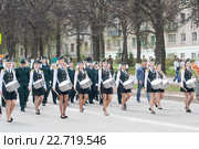 Город Чебоксары, Республика Чувашия. Шествие, парад 1 мая 2016 года. Девушки-барабанщицы. Редакционное фото, фотограф Alexander / Фотобанк Лори