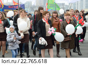 Работники Электросетей Владивостока  на празднике Весны и труда 01.05.2016 года на Золотом мосту. Редакционное фото, фотограф Овчинникова Ирина / Фотобанк Лори
