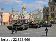Российский основной боевой танк - Т-90А на репетиции парада в честь Дня Победы, Москва, Красная Площадь, 2016. Редакционное фото, фотограф Алексей Гусев / Фотобанк Лори