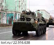 Парад Победы на площади Пять углов в городе Мурманске (2016 год). Редакционное фото, фотограф Ирина Здаронок / Фотобанк Лори