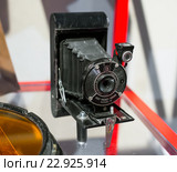 Складной фотоаппарат "Vest Pocket Kodak", экспонат Музея истории фотографии, город Санкт-Петербург (2016 год). Редакционное фото, фотограф Вячеслав Палес / Фотобанк Лори