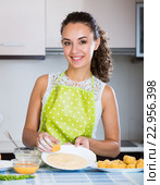 housewife cooking breadcrumbed croquettes. Стоковое фото, фотограф Яков Филимонов / Фотобанк Лори