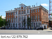 Трехэтажное здание в стиле неоклассицизма, бывший Тверской почтамт. Музей связи Тверской области. Новоторжская улица, 24 (2016 год). Редакционное фото, фотограф lana1501 / Фотобанк Лори