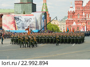 Российские военнослужащие на Красной площади во время парада, посвященного 71-ой годовщине Победы в Великой Отечественной войне (2016 год). Редакционное фото, фотограф Алексей Бок / Фотобанк Лори