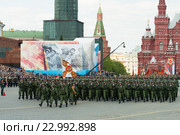 Российские военнослужащие на Красной площади во время парада, посвященного 71-годовщине Победы в Великой Отечественной войне (2016 год). Редакционное фото, фотограф Алексей Бок / Фотобанк Лори