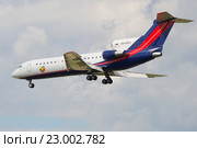Самолет Yakovlev Yak-42D (RA-42411) авиакомпании "РусДжет" перед посадкой в аэропорту Пулково (2016 год). Редакционное фото, фотограф Виктор Карасев / Фотобанк Лори