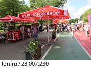 Праздник мороженого в парке «Сокольники», Москва (2016 год). Редакционное фото, фотограф Алексей Гусев / Фотобанк Лори