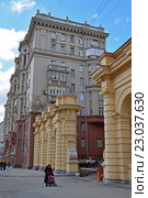 Москва, Бывший жилой дом работников Министерства государственной безопасности (МГБ) СССР на улице Земляой вал( Садовое кольцо) (2016 год). Редакционное фото, фотограф Володина Ольга / Фотобанк Лори