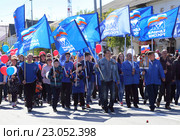 Единоросы с флагами на параде 9 мая (2016 год). Редакционное фото, фотограф Анатолий Матвейчук / Фотобанк Лори